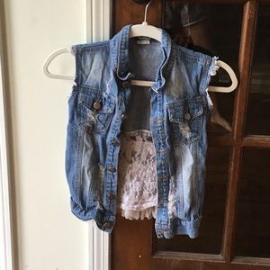 Sleeveless blue Jean jacket size 10